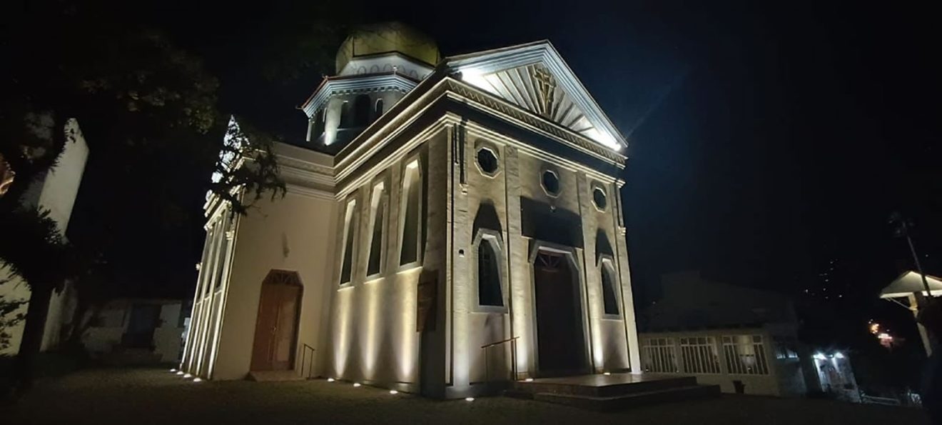 Com nova iluminação cênica, a Catedral Ortodoxa Ucraniana São Demétrio ganha destaque em Curitiba